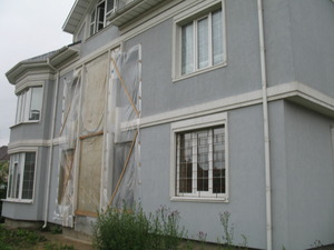 Варианты отделки дома фасадной лепниной