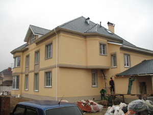 Варианты отделки дома фасадной лепниной