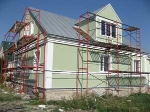 Варианты отделки дома фасадной лепниной