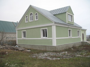 Варианты отделки дома фасадной лепниной