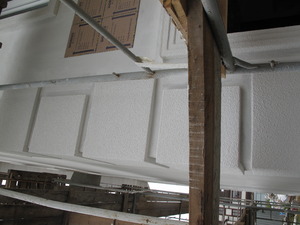 Варианты отделки дома фасадной лепниной