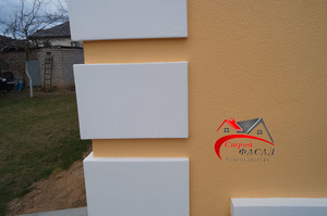 Варианты отделки дома фасадной лепниной