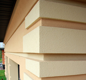 Варианты отделки дома фасадной лепниной